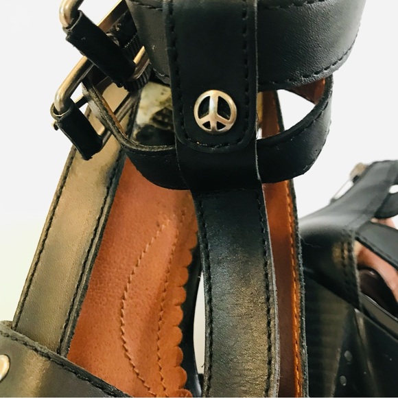 Vintage Lucky Black Peace Sign Sandals - Picture 6 of 11